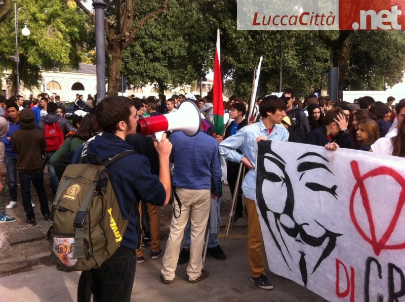 Corteo studentesco lucca www.luccacitta.net