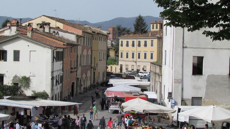 mercato-via-dei-bacchettoni.JPG
