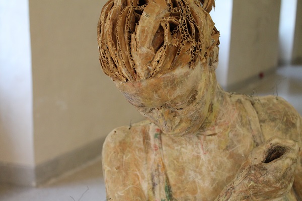 cartasia-scultura-donna.JPG
