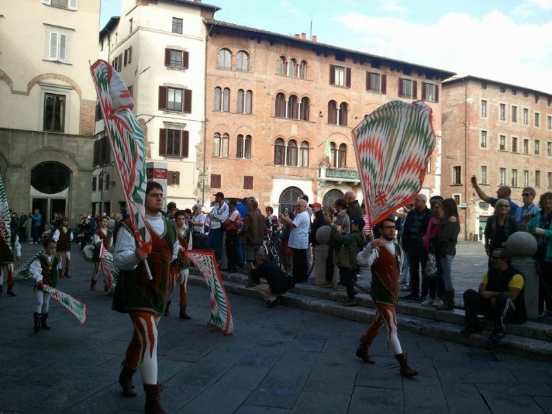 sbanideratori-lucca-8-marzo.jpg