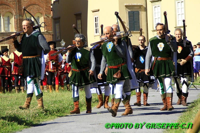 TN---Lingresso-dei-balestrieri-di-Lucca.2.JPG