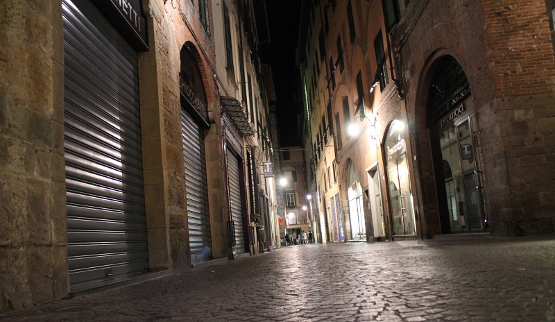 via-fillungo-strada-notte.JPG